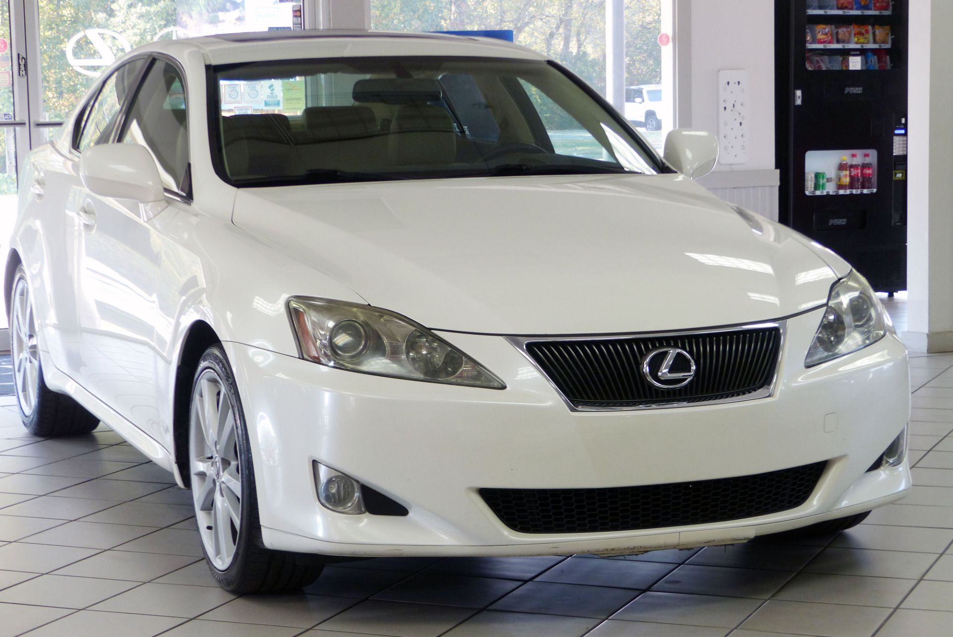 Lexus is 250 2006