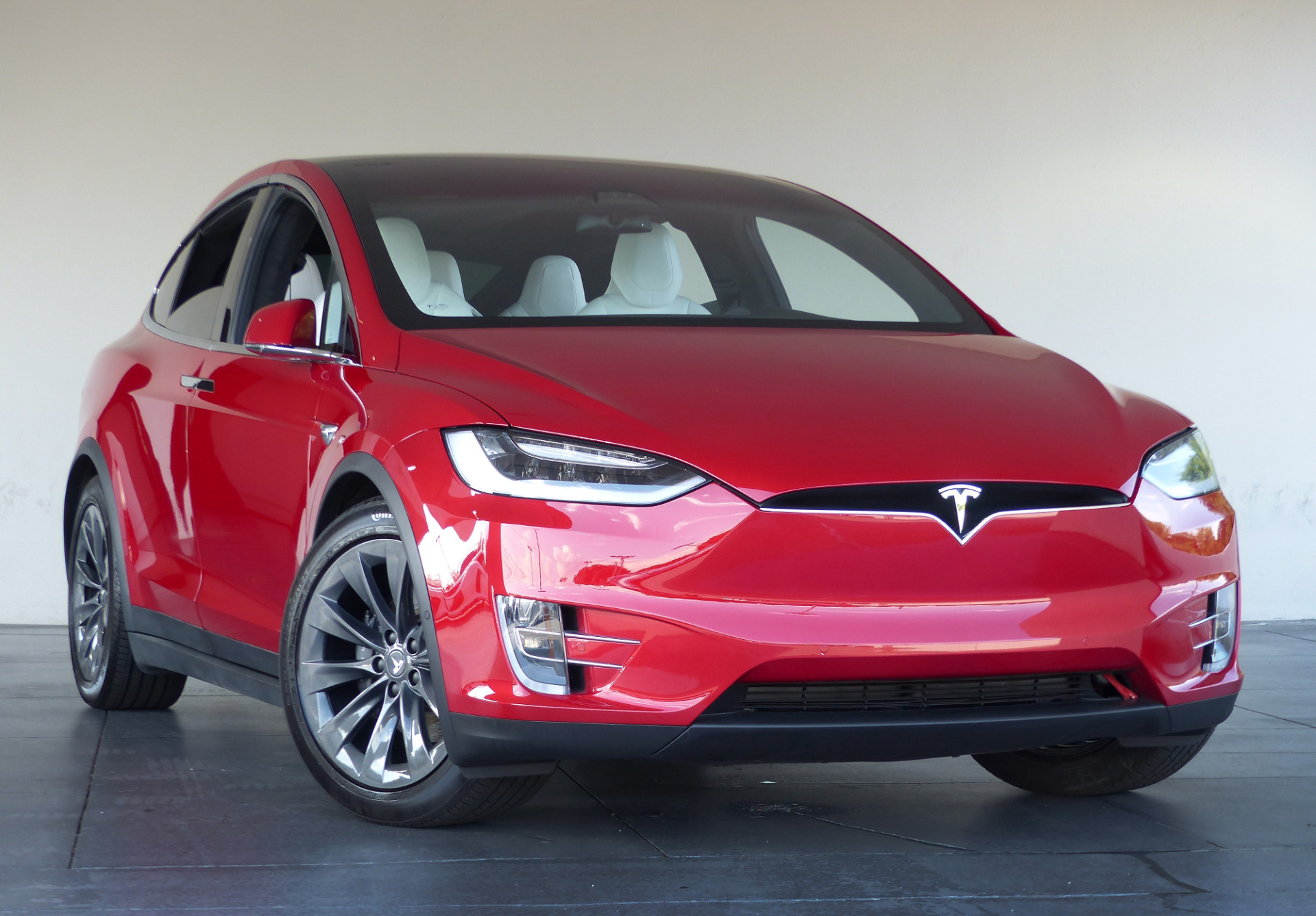 Tesla x 100d