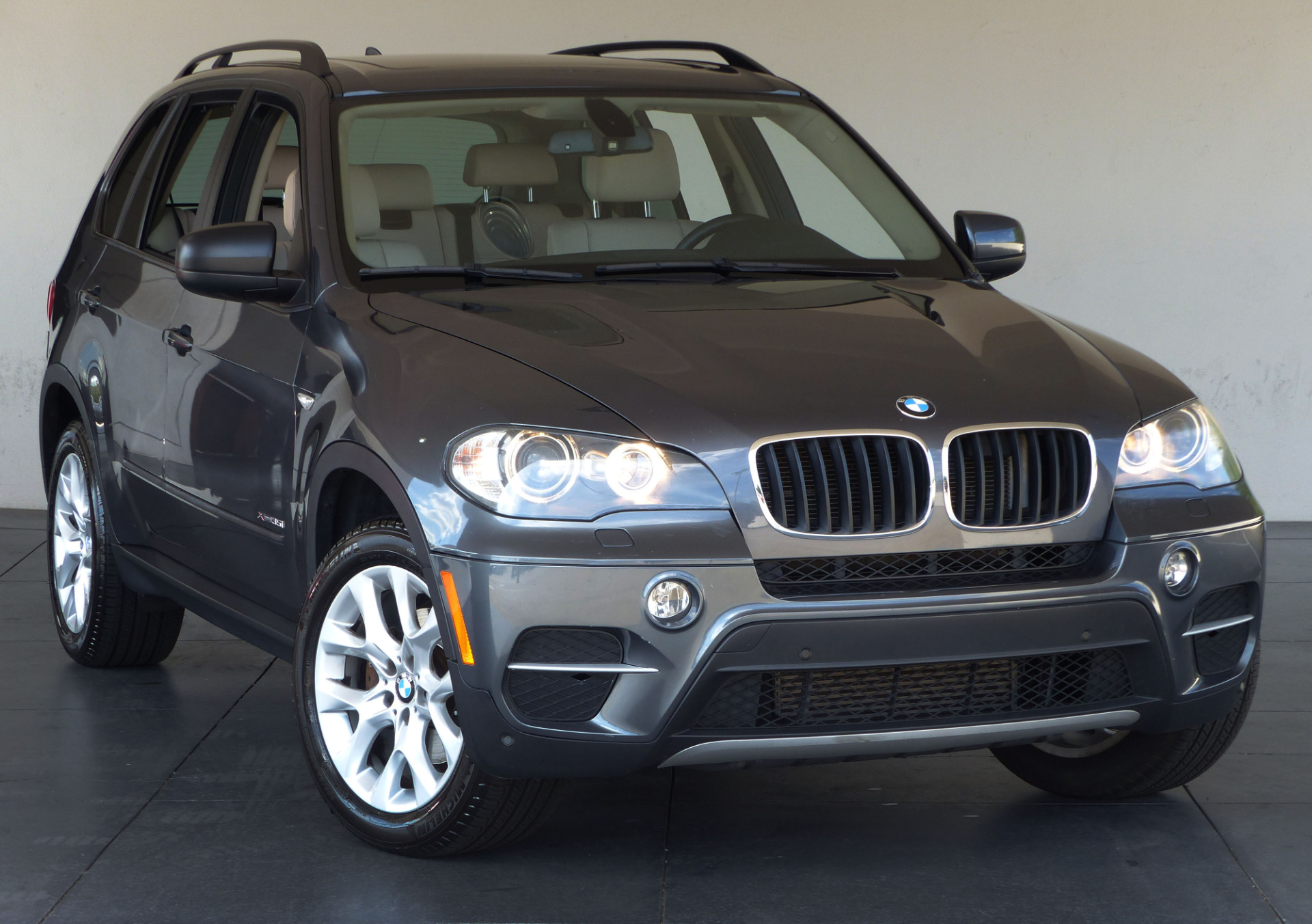 Bmw x5 2011 года