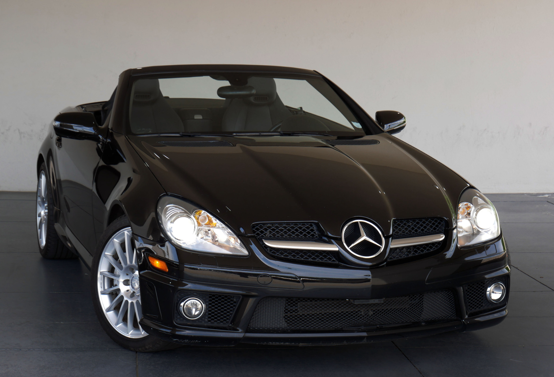 Мерседес акула. Mercedes Benz SLK 350. Mercedes-Benz SLK 2011. Мерседес СЛК 2011. Мерседес СЛК 350 кабриолет.